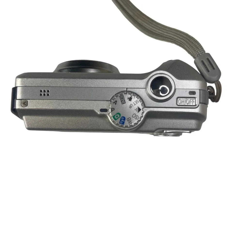 Nikon Coolpix P2 Digital Camera Silver Untested‎ For Parts ONLY